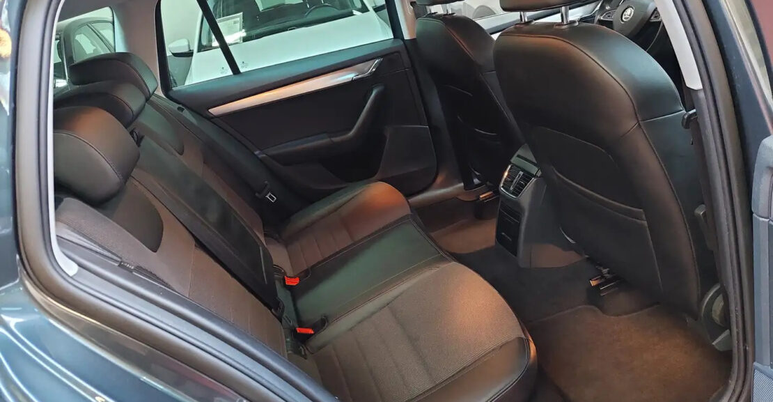 Skoda Octavia 1.6 TDi Style / NAVI + XENON + CAMERA + KeyLessGO complet