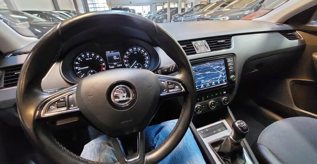 Skoda Octavia 1.6 TDi Style / NAVI + XENON + CAMERA + KeyLessGO complet