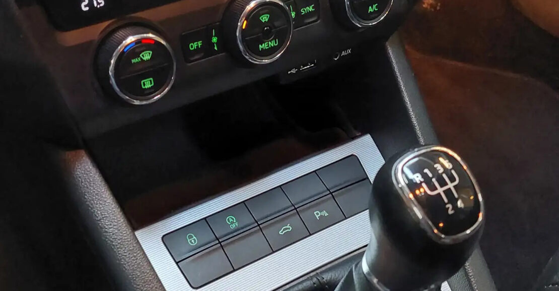 Skoda Octavia 1.6 TDi Style / NAVI + XENON + CAMERA + KeyLessGO complet