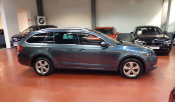 Skoda Octavia 1.6 TDi Style / NAVI + XENON + CAMERA + KeyLessGO complet