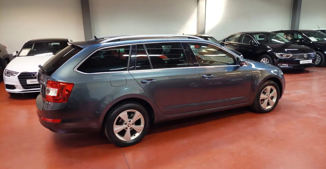 Skoda Octavia 1.6 TDi Style / NAVI + XENON + CAMERA + KeyLessGO complet