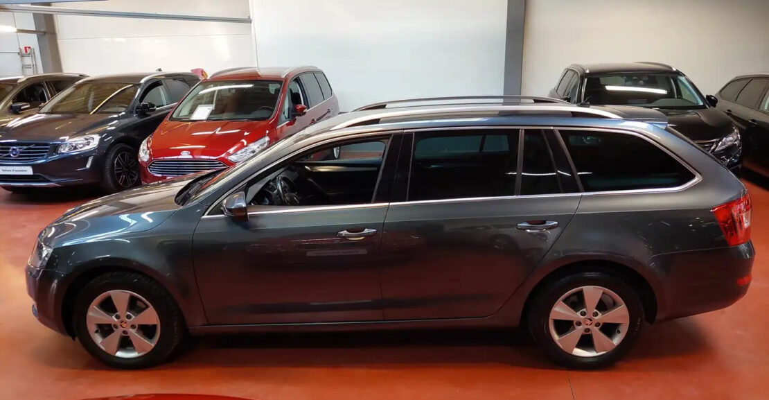 Skoda Octavia 1.6 TDi Style / NAVI + XENON + CAMERA + KeyLessGO complet