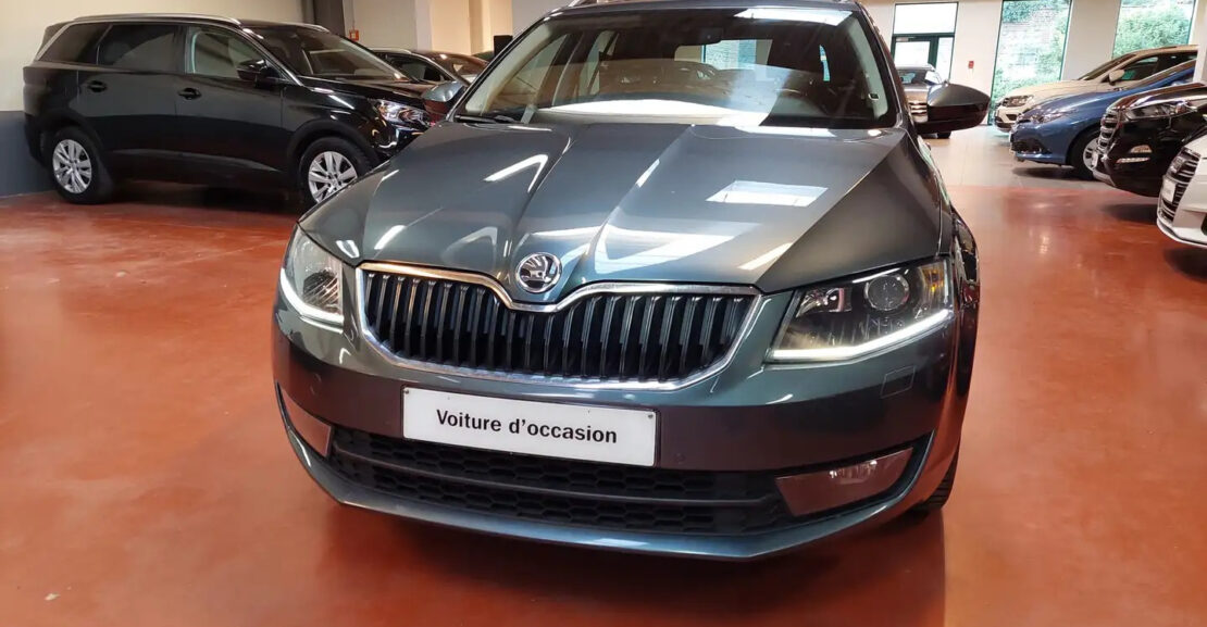 Skoda Octavia 1.6 TDi Style / NAVI + XENON + CAMERA + KeyLessGO complet