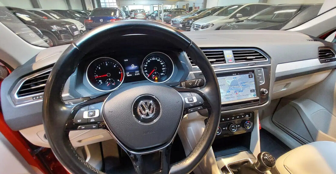 Volkswagen Tiguan 2.0 TDi * PANO * CUIR * CAMERA 360 * Garantie complet