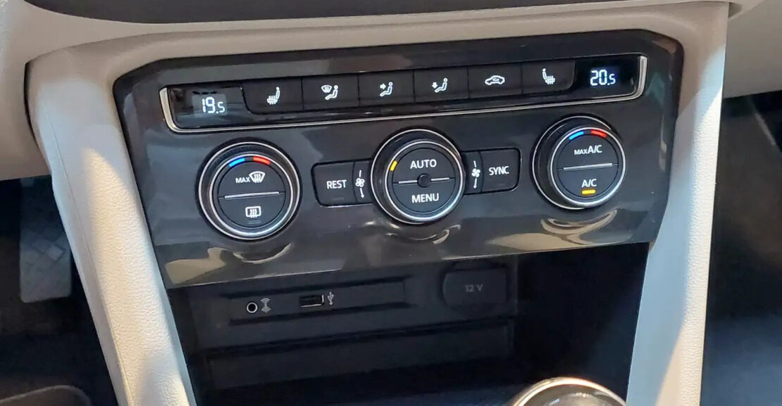 Volkswagen Tiguan 2.0 TDi * PANO * CUIR * CAMERA 360 * Garantie complet