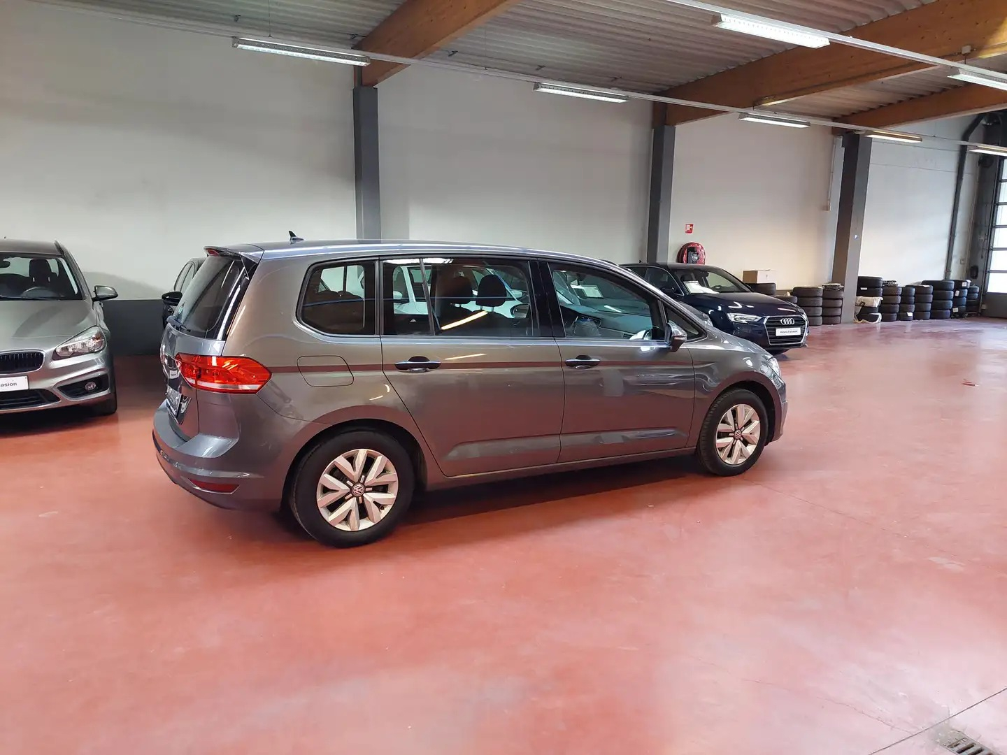 Volkswagen Touran 1.6 TDi * Euro 6b * NAVI * Garantie