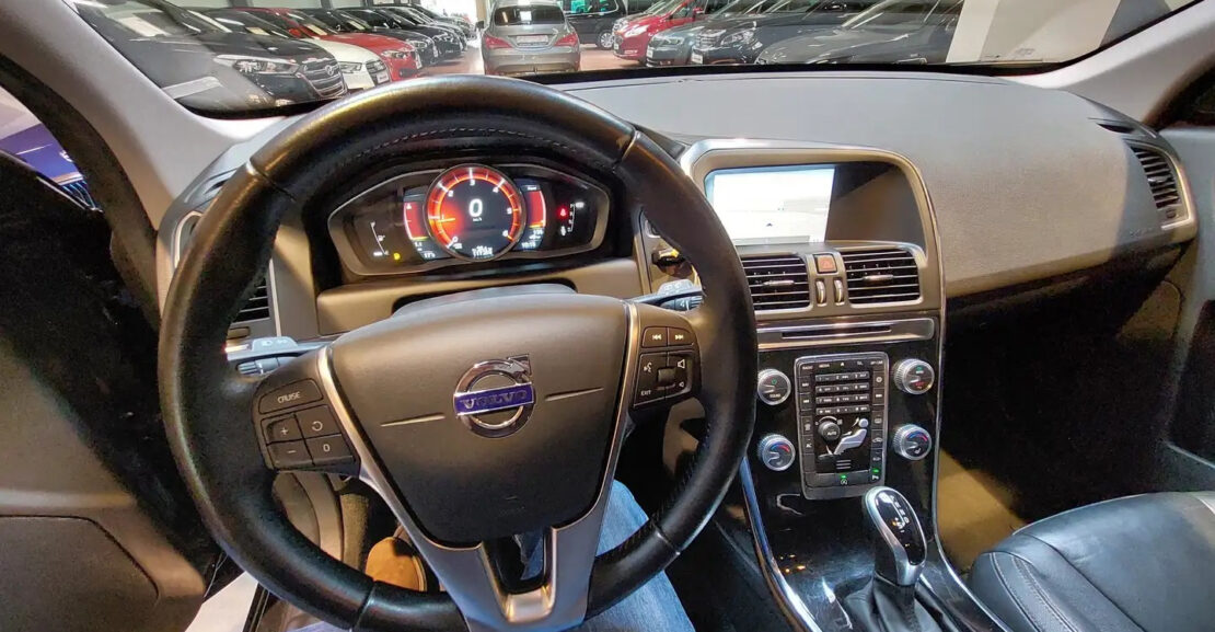 Volvo XC60 2.0 D3 AUTOMATIQUE – NAVI + CUIR complet