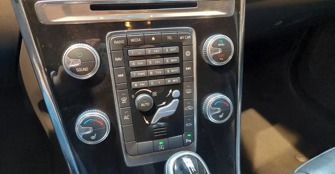 Volvo XC60 2.0 D3 AUTOMATIQUE – NAVI + CUIR complet