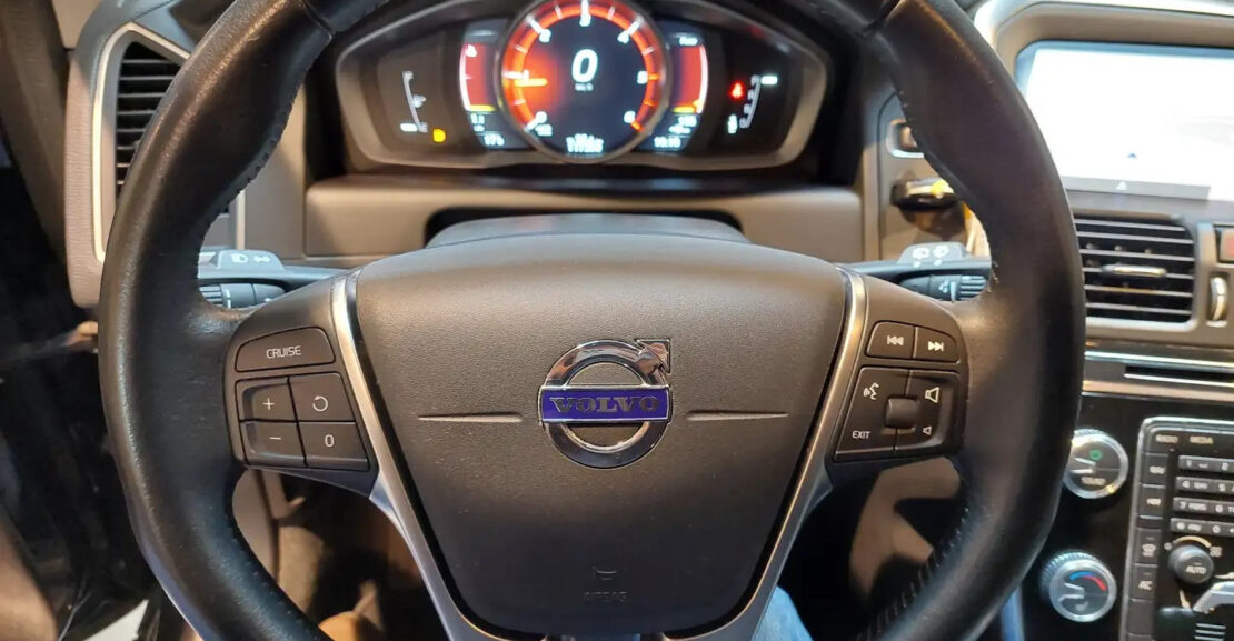 Volvo XC60 2.0 D3 AUTOMATIQUE – NAVI + CUIR complet