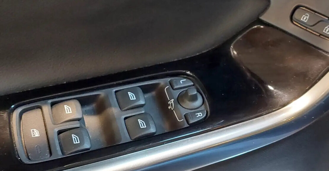 Volvo XC60 2.0 D3 AUTOMATIQUE – NAVI + CUIR complet