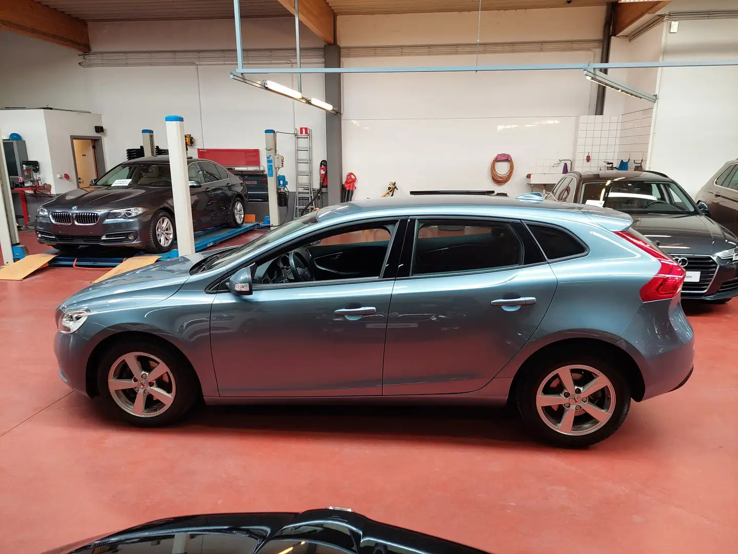 Volvo V40 D2 CUIR + NAVI + LED + Garantie