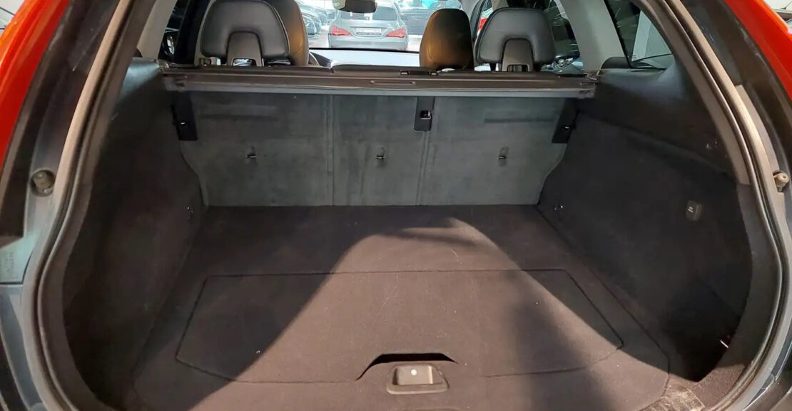 Volvo XC60 2.0 D3 AUTOMATIQUE – NAVI + CUIR complet