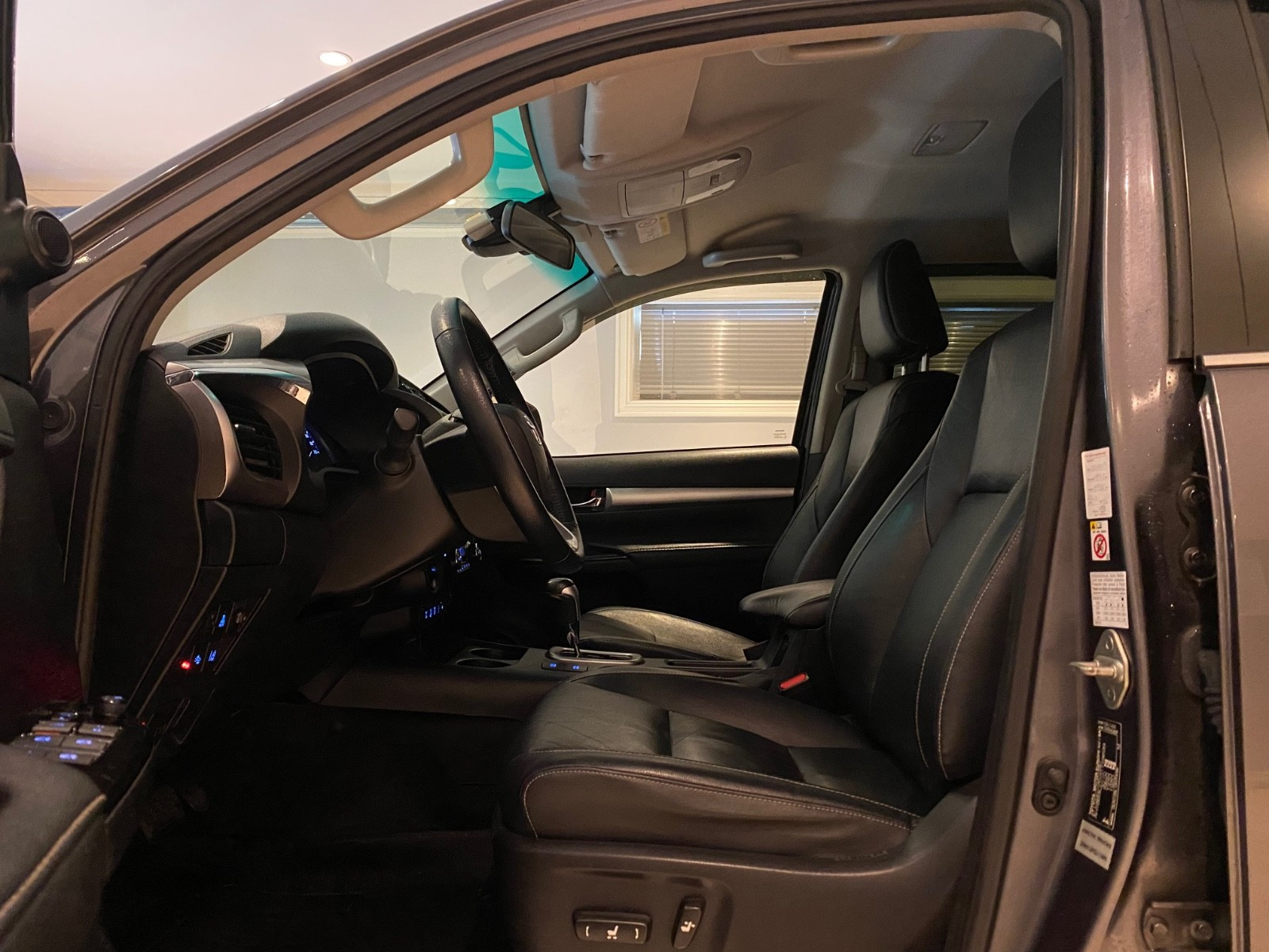 Toyota Hilux Artic Trucks 35