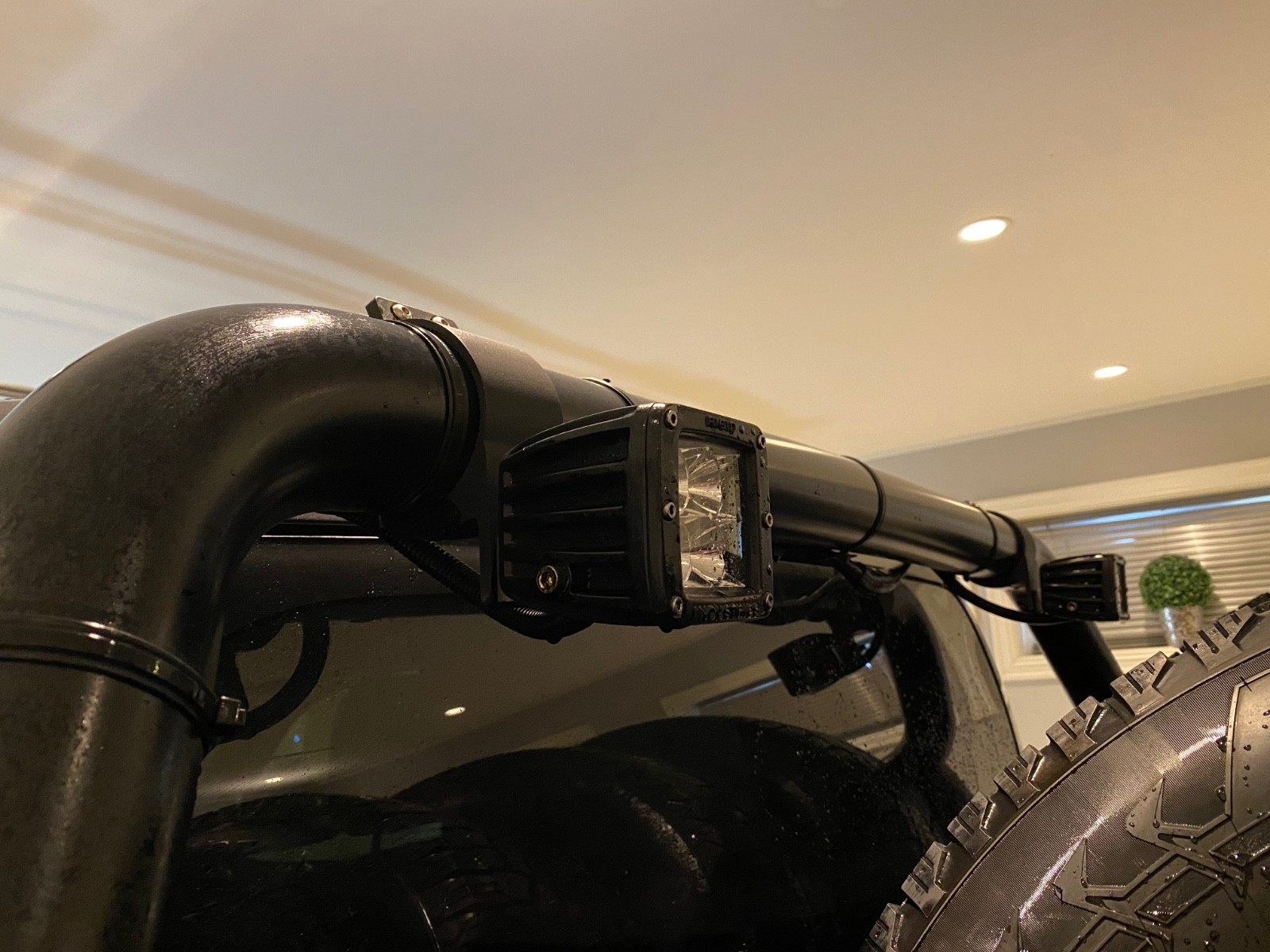 Toyota Hilux Artic Trucks 35